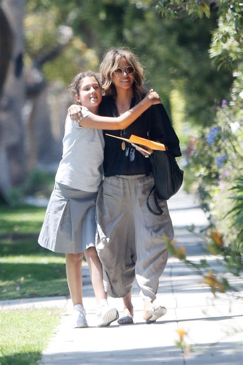 Halle Berry Shaved Daughter Nahla S Hair After She Didn T Brush It
