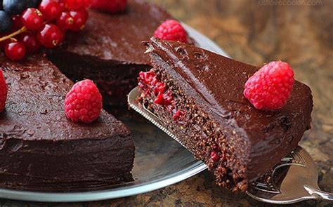 Chocolate Berry Cake Chief Cooker