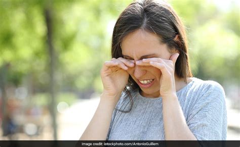 dry eyes in winter follow these expert recommended tips to prevent this condition