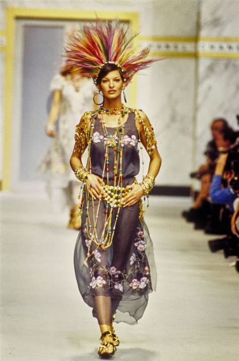 Chanel Ready To Wear Springsummer 1993model Linda Evangelista In