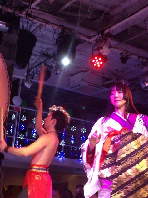 Miho Wakabayashi Shows Artistic Paformance At Strip Club Picturepc