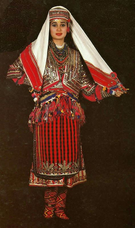 Traditional Turkish Costumes From Canakkaletürkiye Kadın Kıyafet Giyim