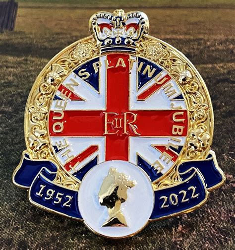 2022 Queen Platinum Jubilee Pin Badge Grelly Uk