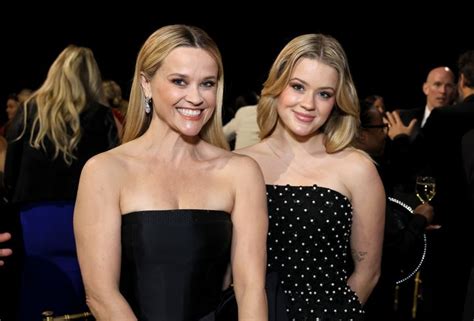 reese witherspoon and daughter ava have us seeing double at critics choice awards huffpost uk