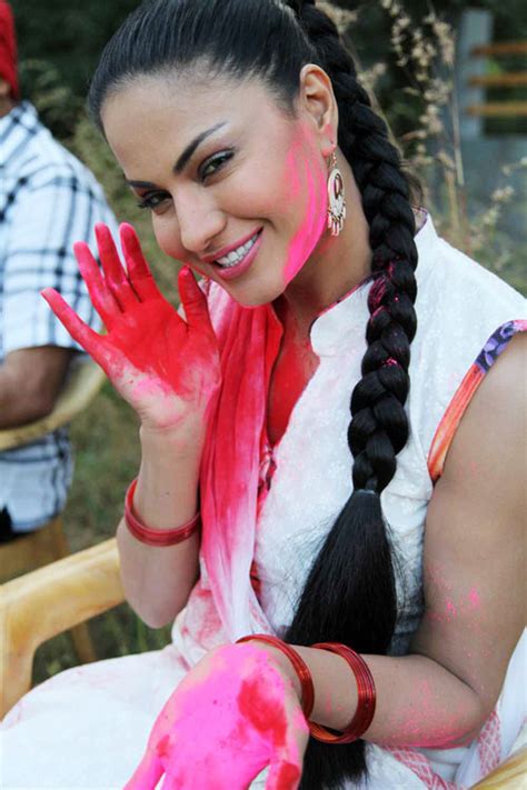 Veena Malik Celebrating Holi 2013 Pics Nude Indain Girl Anju Hot Sexy