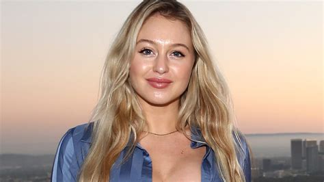 Iskra Lawrence Goes Nude For Pregnancy Photo Shoot Shares ‘body Update