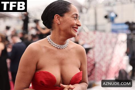 tracee ellis ross sexy seen showing off her boobs at the annual academy awards in los angeles