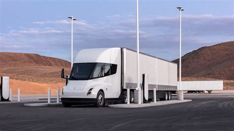 Tesla Hands Over First ‘badass Big Rig Semis To Pepsico Tech News