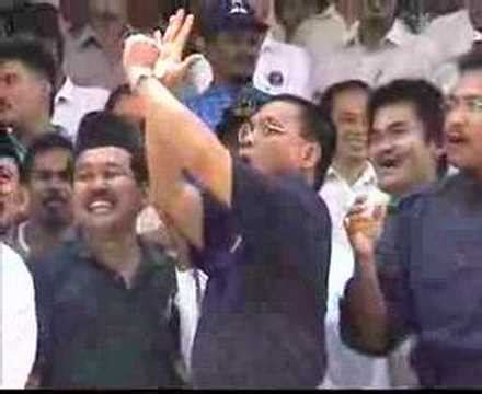 Malaysian Minister Obscene Gesture Youtube
