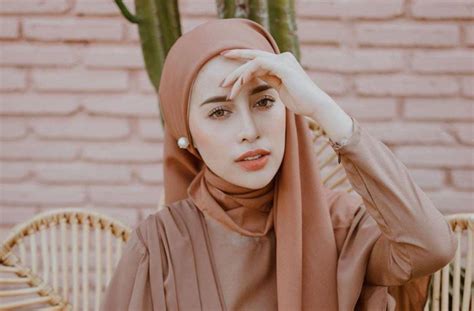 Baju Warna Coklat Muda Cocok Dengan Jilbab Warna Apa Rekomendasi Warna Jilbab Yang Cocok