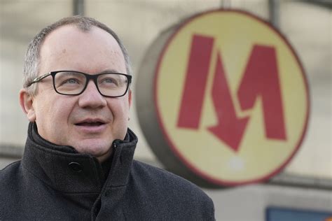 Emergency crews respond to house fire in southeast Oklahoma City