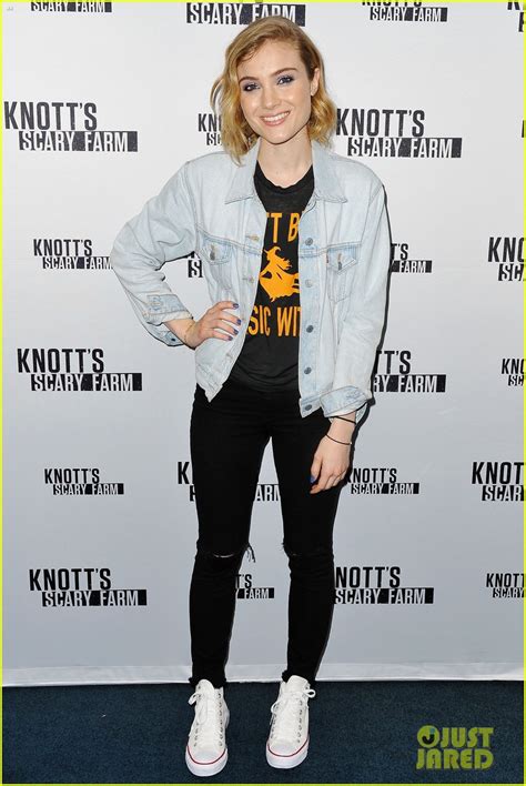 Skyler Samuels Is Ready For The Scares At Knott S Scary Farm Photo