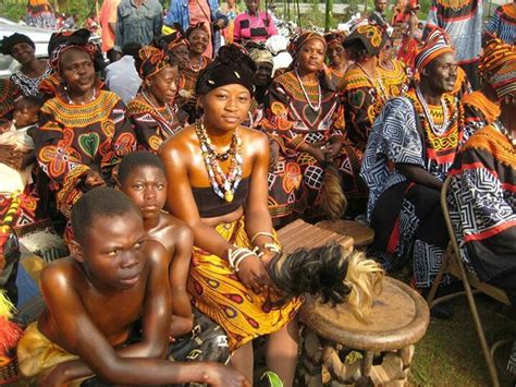 Pin By Ekahnzinga On Cameroon In The Sixty And Of Today Africa Cameroon African Culture