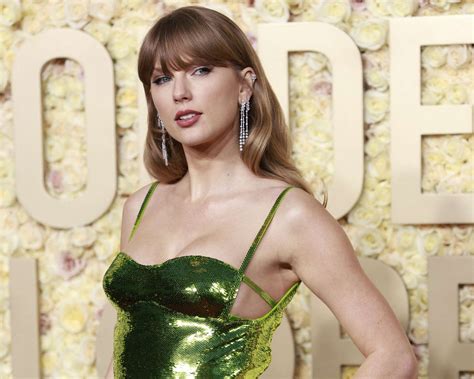 From Least To Most Bold Taylor Swift S Golden Globes Outfits Aaz Ka News