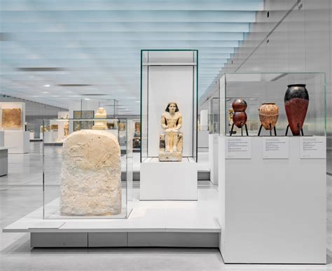 How To Design Museum Interiors Display Cases To Protect And Highlight The Art Archdaily Museum