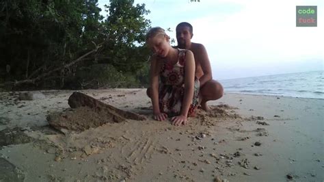 sexo en la playa con una joven rubia xhamster