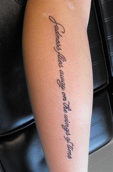 115 Tatuajes Pequeños Con Letras Y Símbolos Para Mujeres