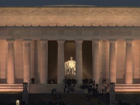 Lincoln Memorial Defaced With Expletives In Red Spray Paint Wptv Com