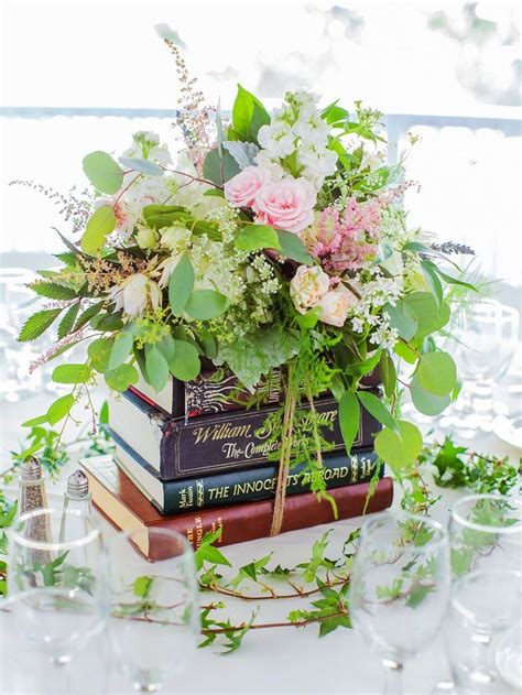 14 Creative Ways To Use Books As Wedding Décor Themed Wedding