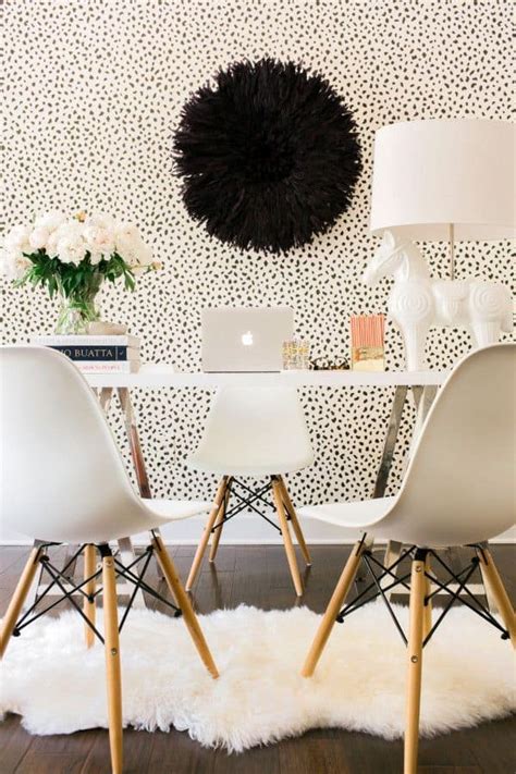 15 Different Ways To Decorate Your Home With Faux Fur