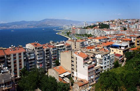 Özellikle i̇zmir'de yaşayan vatandaşlar i̇zmir meteor düştü. Météo à Izmir en Août 2021 - Température et Climat jour ...