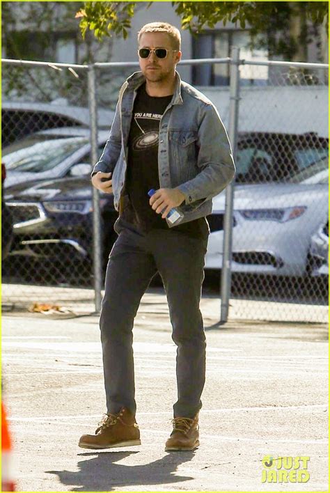 Ryan Gosling Looks Handsome While Heading To A Boxing Gym Photo