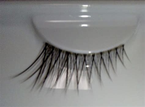 The lashes are quite wide, so i have to snip off a bit at the ends (or you can chop em into parts if you don't want a full strip!) to fit. Daiso false eyelashes | False eyelashes, Daiso, Eyelashes