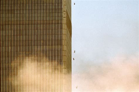 20 Chilling Images From The 911 Attacks That Youve