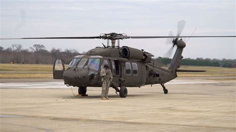 Presentación Del Nuevo Helicóptero Black Hawk Para El Ejército De Eeuu