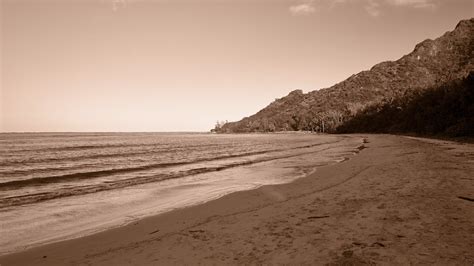 Beach At Kahana Bay At Kahana Bay State Park Kamehameha H Flickr