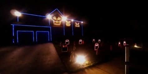 Best Halloween Light Shows Synchronized To The Fox Sail And Ooh So