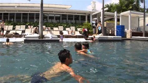 Marina bay sands pool is exclusively available only to hotel guests. Swimming pool Marina Bay Sands, Singapore - YouTube