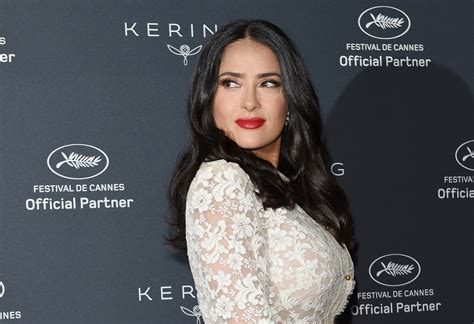 Spicy Salma Hayek 54 Flaunts Cleavage In Tiny Bikini And Says ‘we Need To Keep Our Cool As