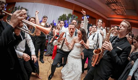 Enjoy Wedding Entertainment Bands From A Safe Distance With Zoom