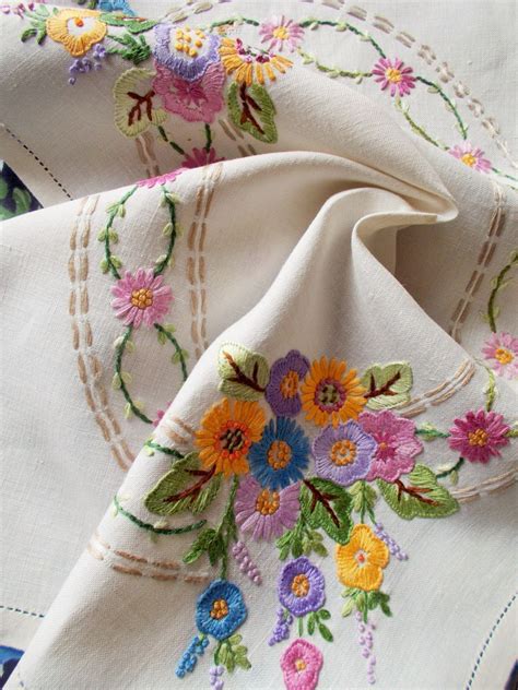 Beautiful Vintage Hand Embroidered Tray Cloth Flowers In An Oval