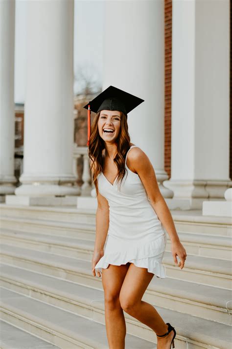 35 Gorgeous College Graduation Outfits For Women Ideas In 2023 White