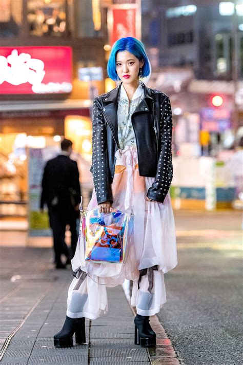 the best street style from tokyo fashion week fall 2018 vogue in 2020 cool street fashion