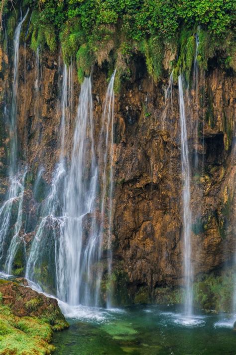 桌布 克羅地亞，普利特維採湖群國家公園，美麗的瀑布 5120x2880 Uhd 5k 高清桌布 圖片 照片