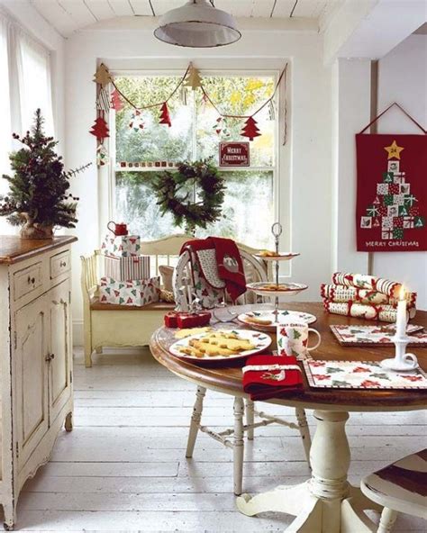 37 Stunning Christmas Dining Room Décor Ideas Digsdigs
