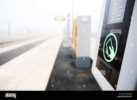 Platform Ticket Machine Hi Res Stock Photography And Images Alamy