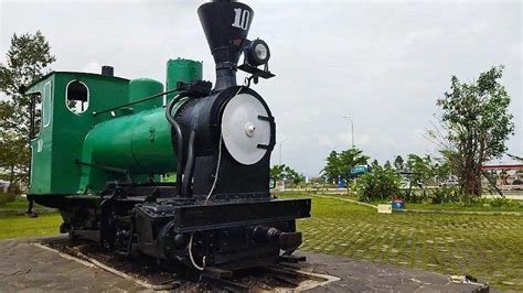 Pemudik Yang Singgah Di Rest Area Tol Trans Jawa Istirahat Sambil Menikmati Sejarah Zaman