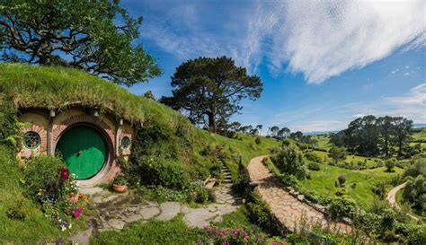 Hobbiton The Real Hobbit Village In Matamata New Zealand