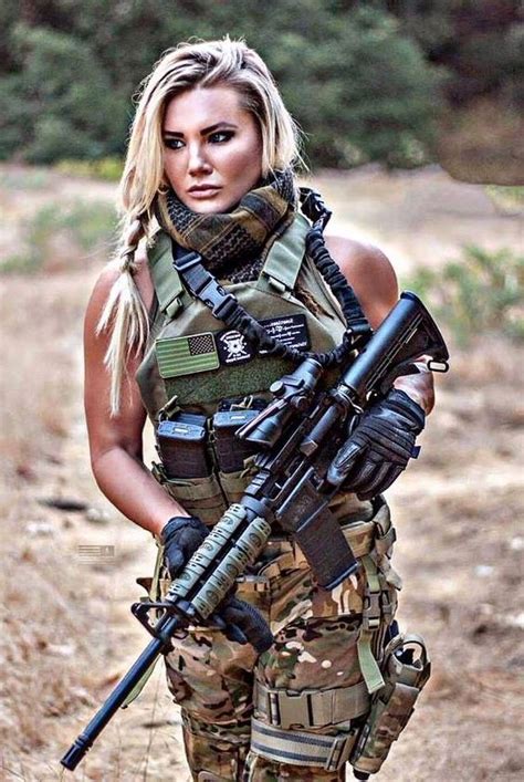 Pin På Hot Military Babes Sexy Girls And Guns Girls With Weapons