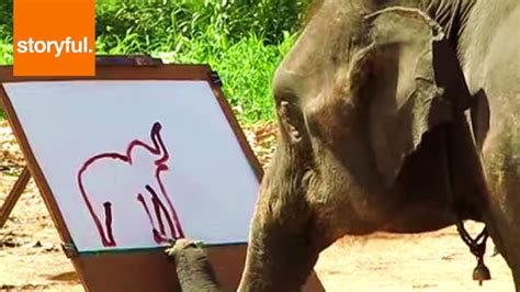 Smart Elephant Makes Self Portrait Painting Storyful Wild Animals