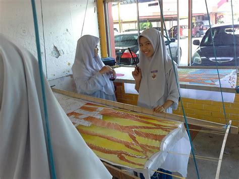 Students busy with the project ,hopefully they finish it up. BLOG CIKGU RAZE: Kerja Kursus SPM PSV 5ER