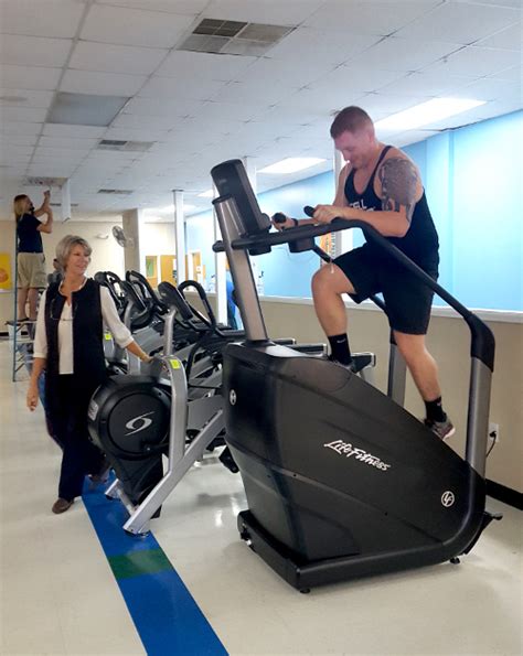 New Equipment Life Fitness Powermill Climber