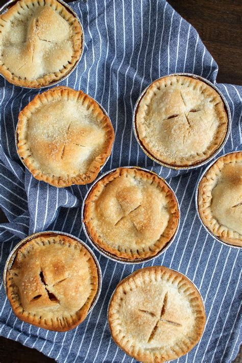 An Easy Recipe For Mini Apple Pies A Classic Apple Pie With Vanilla And Cinnamon Flavors Made