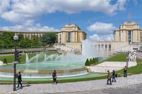 Palais Du Chaillot And Trocadero Fountains Paris France Photograph By