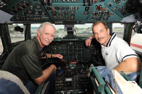 Jeff Skiles The Miracle On The Hudson Co Pilot To Captain Sully