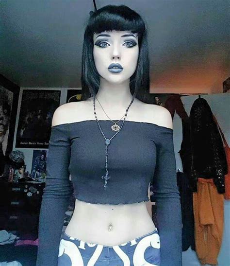 Pin By Daniel Guillen On Things To Wear Hot Goth Girls Gothic Style Clothing Gothic Outfits